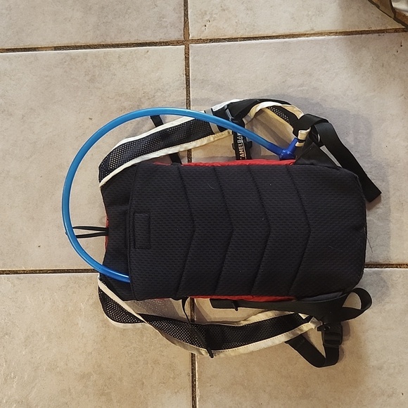 Camelback Mini Mule Kids Hydration Pack with 50oz bladder Red w white flames - Picture 2 of 4